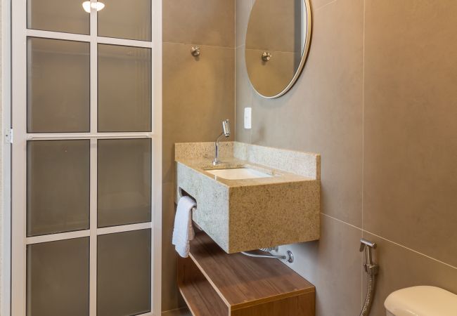 Apartamento em Rio de Janeiro - Vista para o Mar e Varanda com Banheira | Q2 Apartamento em Rio de Janeiro - Vista para o Mar e Varanda com Banheira | Q2