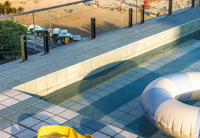 Apartamento em Rio de Janeiro - Vista para o Mar e Varanda com Banheira | Q2 Apartamento em Rio de Janeiro - Vista para o Mar e Varanda com Banheira | Q2