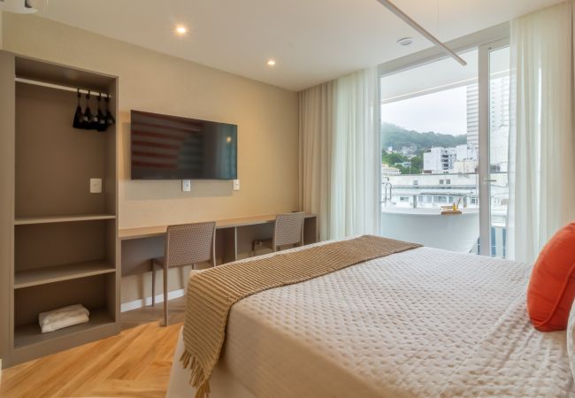 Apartamento em Rio de Janeiro - Vista para o Mar e Varanda com Banheira | Q20 Apartamento em Rio de Janeiro - Vista para o Mar e Varanda com Banheira | Q20