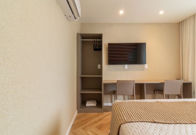 Apartamento em Rio de Janeiro - Vista para o Mar e Varanda com Banheira | Q20 Apartamento em Rio de Janeiro - Vista para o Mar e Varanda com Banheira | Q20