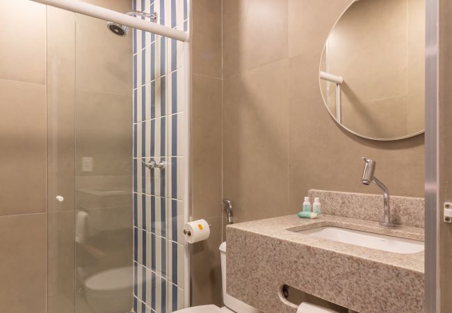 Apartamento em Rio de Janeiro - Vista para o Mar e Varanda com Banheira | Q18 Apartamento em Rio de Janeiro - Vista para o Mar e Varanda com Banheira | Q18