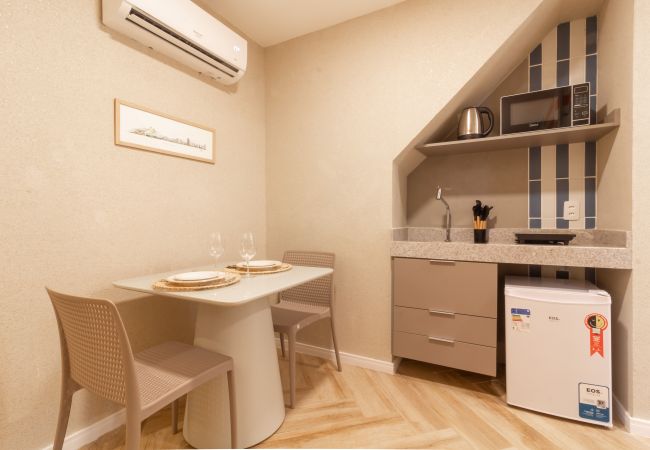Apartamento em Rio de Janeiro - Acolhedor a Poucos Passos de Praia de Copacabana | Q24 Apartamento em Rio de Janeiro - Acolhedor a Poucos Passos de Praia de Copacabana | Q24