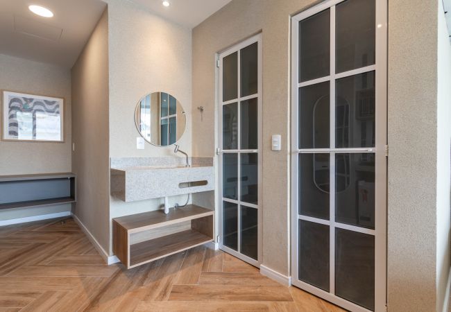 Apartamento em Rio de Janeiro - Vista para o Mar e Varanda com Banheira | Q11 Apartamento em Rio de Janeiro - Vista para o Mar e Varanda com Banheira | Q11