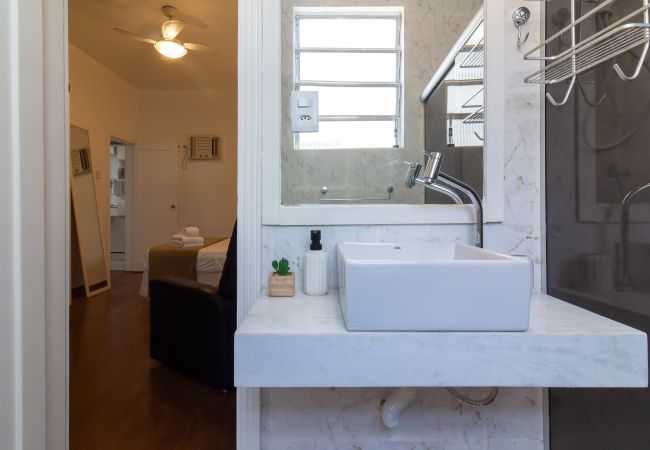 Apartamento em Rio de Janeiro - Refúgio em Copacabana para dois | NSC1011  Apartamento em Rio de Janeiro - Refúgio em Copacabana para dois | NSC1011