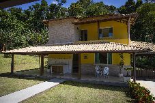 Casa em Macaé - Casa ampla c piscina e churrasq em meio à natureza