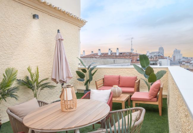 Apartamento em Madrid - Ático con extraordinaria Terraza - Centro -Lujo - Alturas con sabor Mediterráneo Apartamento em Madrid - Ático con extraordinaria Terraza - Centro -Lujo - Alturas con sabor Mediterráneo