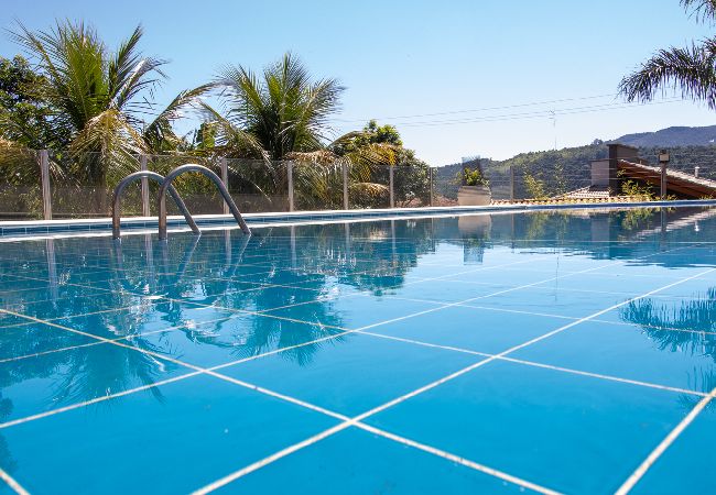 Casa em Atibaia - Chácara aconchegante em Atibaia com área de lazer! Casa em Atibaia - Chácara aconchegante em Atibaia com área de lazer!