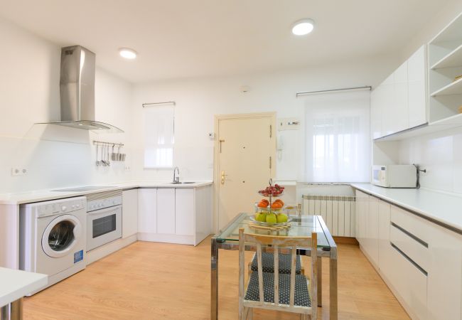 Apartamento em Madrid - Charmartin 4 Torres: 2 dormitorios ideal para familias y viajeros de negocios .Temporal Apartamento em Madrid - Charmartin 4 Torres: 2 dormitorios ideal para familias y viajeros de negocios .Temporal