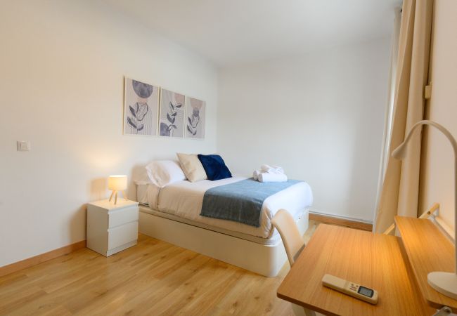 Apartamento em Madrid - Charmartin 4 Torres: 2 dormitorios ideal para familias y viajeros de negocios .Temporal Apartamento em Madrid - Charmartin 4 Torres: 2 dormitorios ideal para familias y viajeros de negocios .Temporal