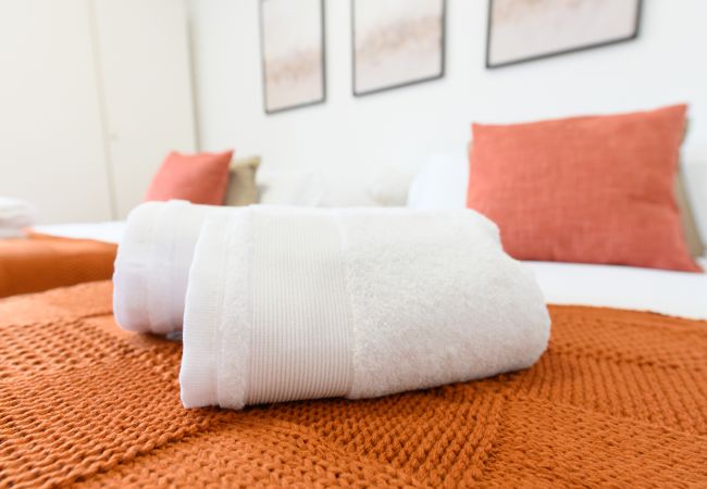 Apartamento em Madrid - Charmartin 4 Torres: 2 dormitorios ideal para familias y viajeros de negocios .Temporal Apartamento em Madrid - Charmartin 4 Torres: 2 dormitorios ideal para familias y viajeros de negocios .Temporal