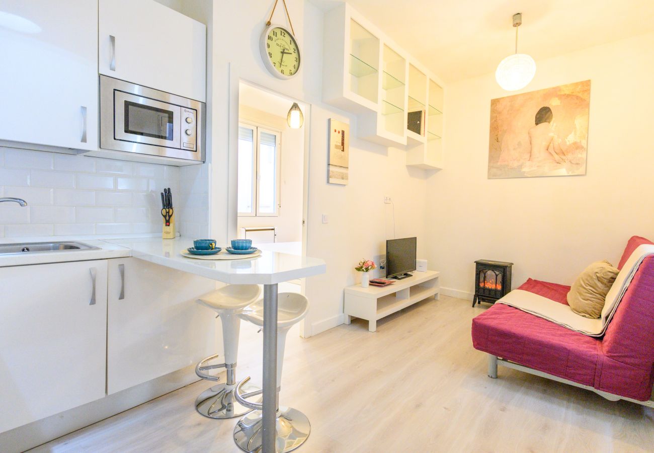 Apartamento em Madrid - Acogedor piso de 1 dormitorio a poco metros del centro de la Ciudad .Temporal