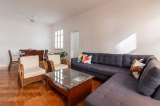 Apartamento em Rio de Janeiro - Sofisticado a Poucos Passos da Lagoa | SB301