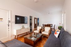 Apartamento em Rio de Janeiro - Sofisticado a Poucos Passos da Lagoa | SB301
