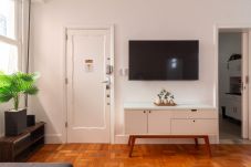 Apartamento em Rio de Janeiro - Sofisticado a Poucos Passos da Lagoa | SB301