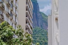Apartamento em Rio de Janeiro - Sofisticado a Poucos Passos da Lagoa | SB301