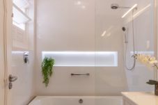 Apartamento em Rio de Janeiro - Sofisticado a Poucos Passos da Lagoa | SB301