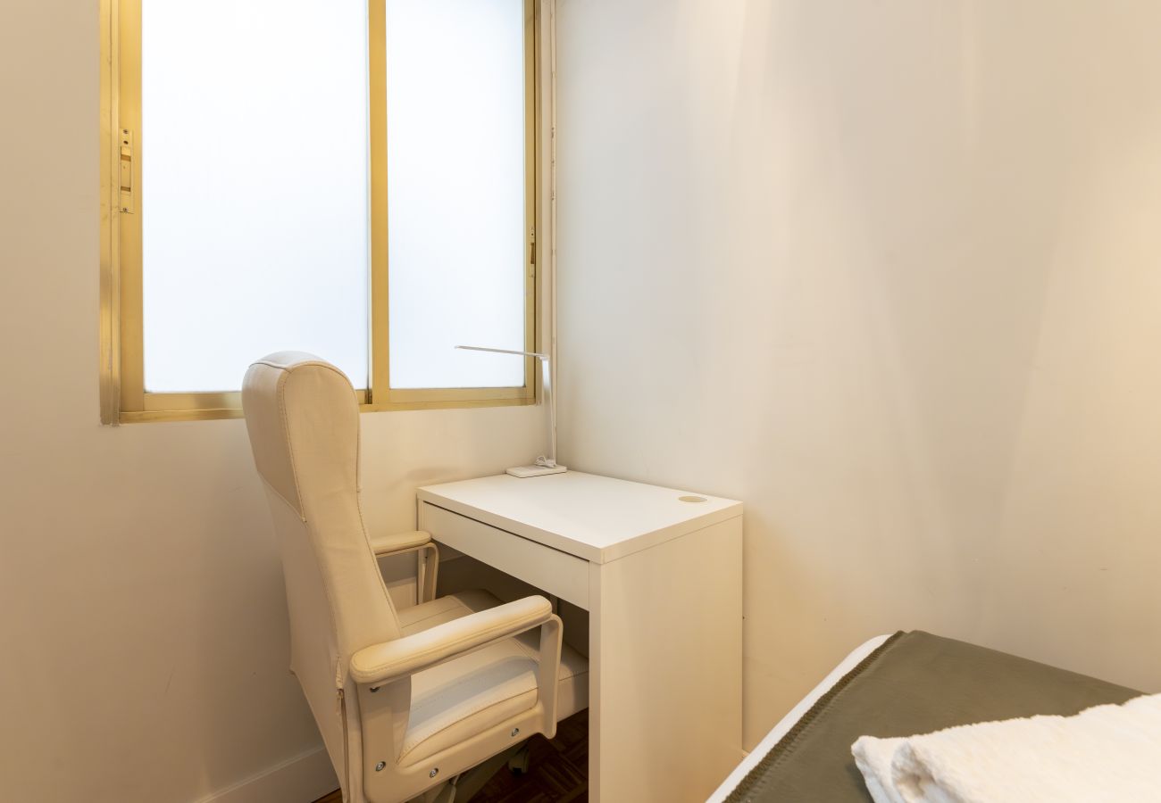 Apartamento em Madrid - Acogedor piso con balcones en el centro de Madrid , a unos pasos de la Plaza Mayor .Temporal Apartamento em Madrid - Acogedor piso con balcones en el centro de Madrid , a unos pasos de la Plaza Mayor .Temporal