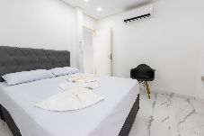 Apartamento em Praia Grande - Cobertura a beira mar com piscina e churrasqueira