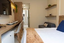 Apartamento em Santos - Confortável Apartamento com Wi-Fi, pé na areia 