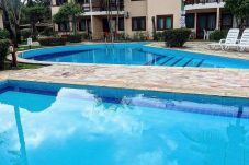 Apartamento em Porto Seguro - Ótimo apto com WiFi a 100m da Praia de Taperapuan 