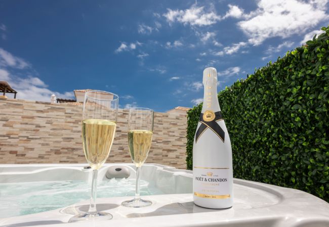 Villa em San Miguel de Abona - LUXURY VILLA LIBELLILE  Villa em San Miguel de Abona - LUXURY VILLA LIBELLILE