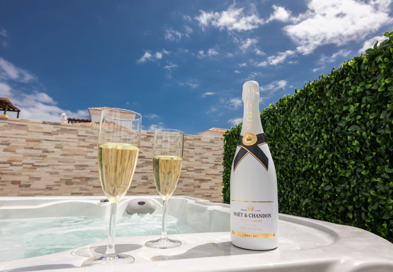 Villa em San Miguel de Abona - LUXURY VILLA LIBELLILE  Villa em San Miguel de Abona - LUXURY VILLA LIBELLILE