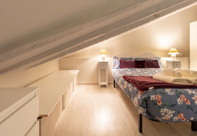 Apartamento em Madrid - Dúplex con encanto en Chamberí : Comodidad y diseño en dos niveles  Apartamento em Madrid - Dúplex con encanto en Chamberí : Comodidad y diseño en dos niveles