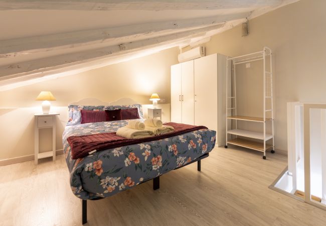 Apartamento em Madrid - Dúplex con encanto en Chamberí : Comodidad y diseño en dos niveles  Apartamento em Madrid - Dúplex con encanto en Chamberí : Comodidad y diseño en dos niveles