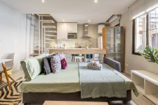 Apartamento em Madrid - Dúplex con encanto en Chamberí : Comodidad y diseño en dos niveles 