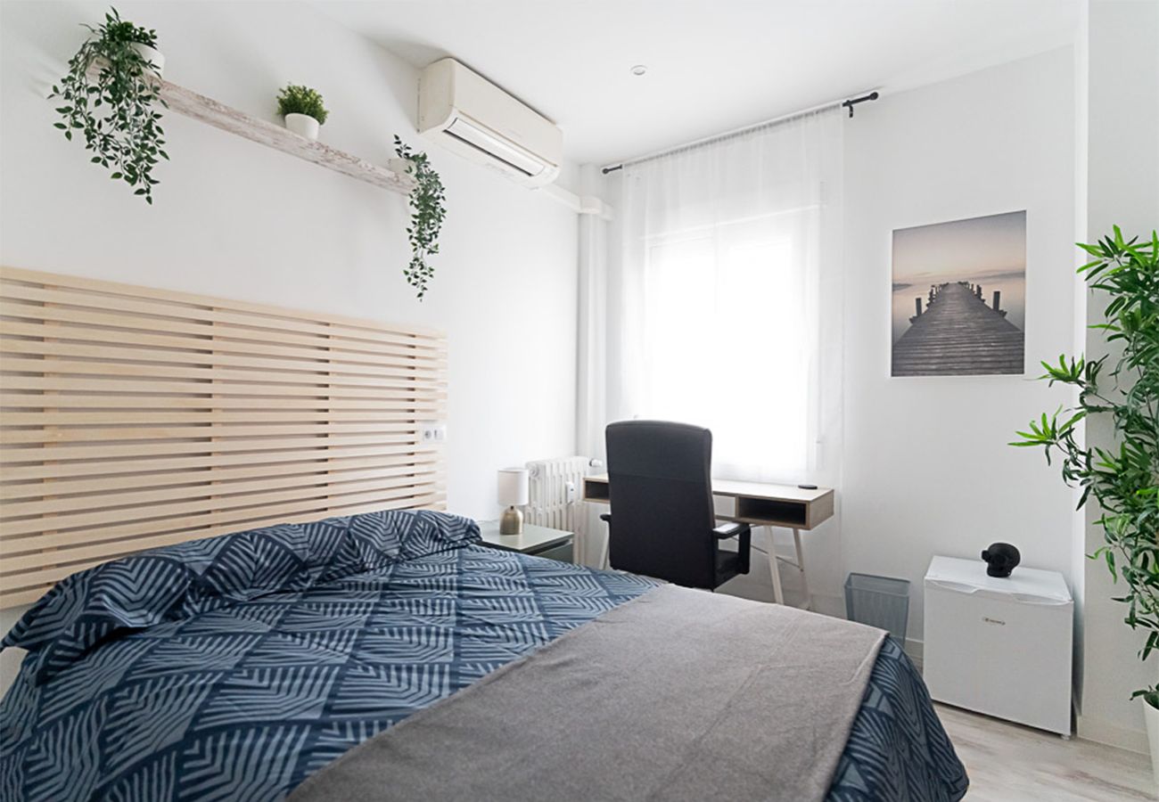 Quarto em Madrid - Paris: habitación con confort, comodidad y áreas compartidas Chamartín – Temporal Quarto em Madrid - Paris: habitación con confort, comodidad y áreas compartidas Chamartín – Temporal