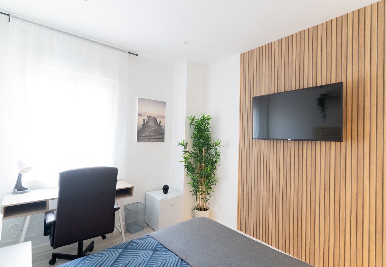 Quarto em Madrid - Paris: habitación con confort, comodidad y áreas compartidas Chamartín – Temporal Quarto em Madrid - Paris: habitación con confort, comodidad y áreas compartidas Chamartín – Temporal