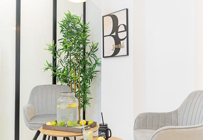 Quarto em Madrid - New York: habitación con confort, comodidad y áreas compartidas Chamartín – Temporal  Quarto em Madrid - New York: habitación con confort, comodidad y áreas compartidas Chamartín – Temporal