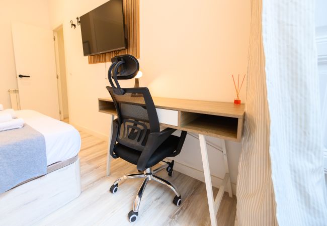 Quarto em Madrid - Los Ángeles: habitación con comodidad y zonas compartidas Gran Vía-Madrid. Temporal Quarto em Madrid - Los Ángeles: habitación con comodidad y zonas compartidas Gran Vía-Madrid. Temporal