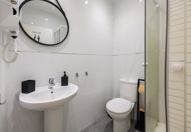 Quarto em Madrid - Los Ángeles: habitación con comodidad y zonas compartidas Gran Vía-Madrid. Temporal Quarto em Madrid - Los Ángeles: habitación con comodidad y zonas compartidas Gran Vía-Madrid. Temporal