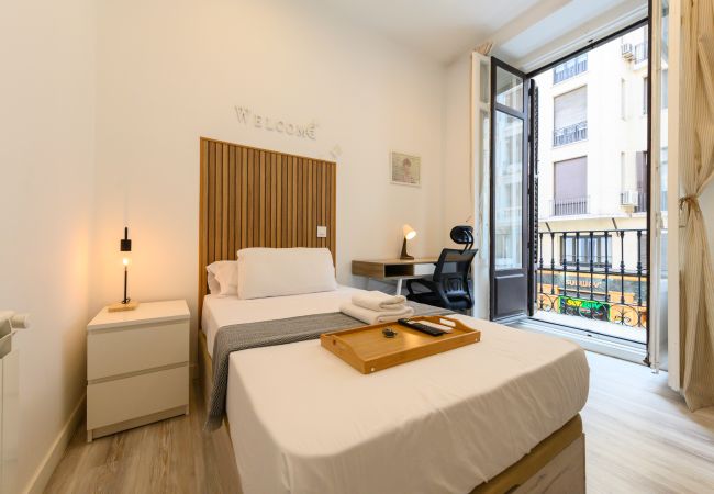 Quarto em Madrid - Ámsterdam: habitación con comodidad y zonas compartidas Gran Vía-Madrid.Temporal Quarto em Madrid - Ámsterdam: habitación con comodidad y zonas compartidas Gran Vía-Madrid.Temporal