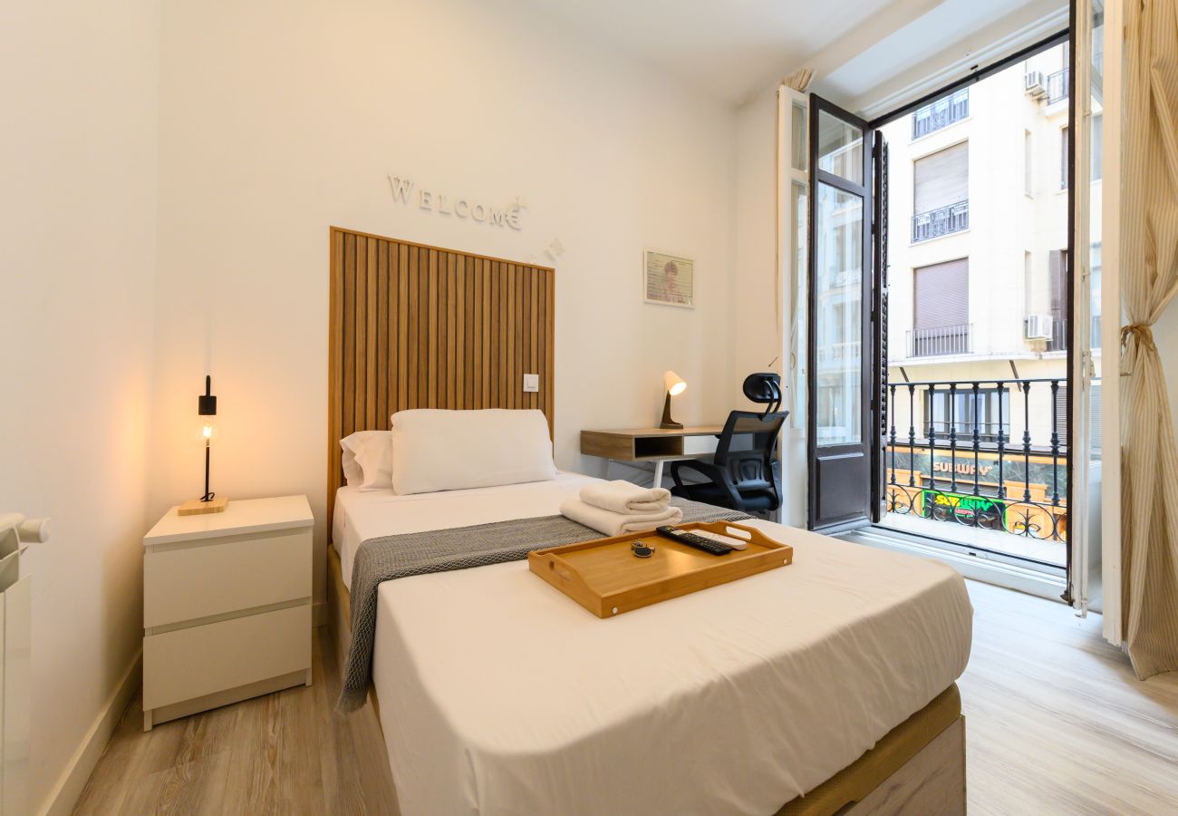 Quarto em Madrid - Ámsterdam: habitación con comodidad y zonas compartidas Gran Vía-Madrid.Temporal Quarto em Madrid - Ámsterdam: habitación con comodidad y zonas compartidas Gran Vía-Madrid.Temporal