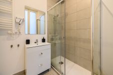 Quarto em Madrid - Ámsterdam: habitación con comodidad y zonas compartidas Gran Vía-Madrid