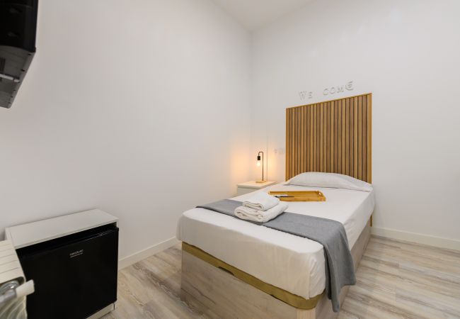 Quarto em Madrid - Shanghái: habitación con comodidad y zonas compartidas Gran Vía-Madrid.Temporal Quarto em Madrid - Shanghái: habitación con comodidad y zonas compartidas Gran Vía-Madrid.Temporal
