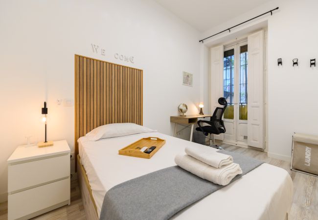 Quarto em Madrid - Shanghái: habitación con comodidad y zonas compartidas Gran Vía-Madrid.Temporal Quarto em Madrid - Shanghái: habitación con comodidad y zonas compartidas Gran Vía-Madrid.Temporal