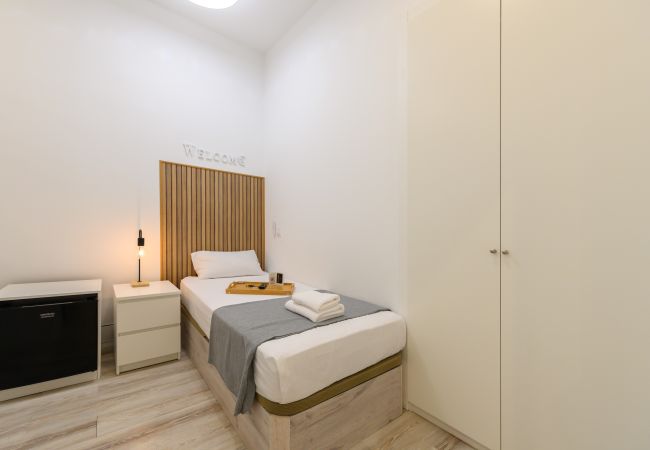 Quarto em Madrid - Singapur: habitación con comodidad y zonas compartidas Gran Vía-Madrid.Temporal Quarto em Madrid - Singapur: habitación con comodidad y zonas compartidas Gran Vía-Madrid.Temporal