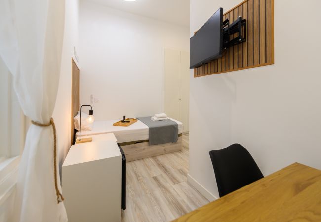 Quarto em Madrid - Singapur: habitación con comodidad y zonas compartidas Gran Vía-Madrid.Temporal Quarto em Madrid - Singapur: habitación con comodidad y zonas compartidas Gran Vía-Madrid.Temporal