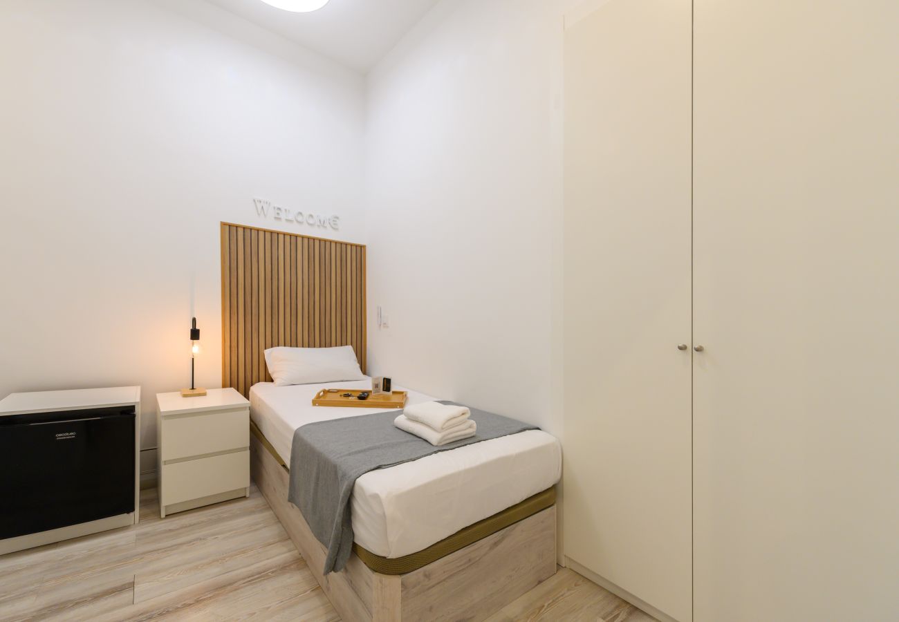 Quarto em Madrid - Singapur: habitación con comodidad y zonas compartidas Gran Vía-Madrid.Temporal Quarto em Madrid - Singapur: habitación con comodidad y zonas compartidas Gran Vía-Madrid.Temporal