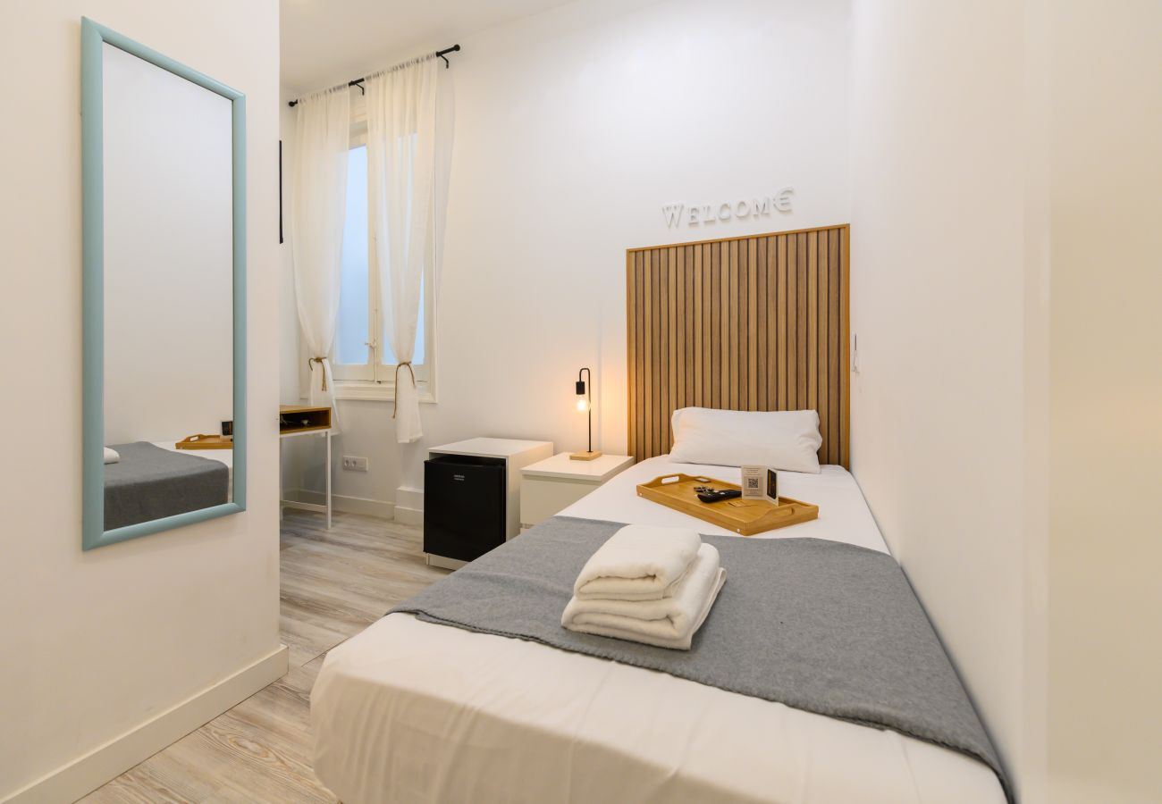 Quarto em Madrid - Singapur: habitación con comodidad y zonas compartidas Gran Vía-Madrid.Temporal Quarto em Madrid - Singapur: habitación con comodidad y zonas compartidas Gran Vía-Madrid.Temporal