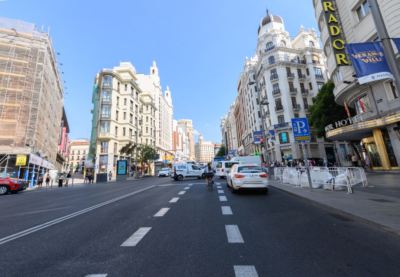 Quarto em Madrid - Singapur: habitación con comodidad y zonas compartidas Gran Vía-Madrid.Temporal Quarto em Madrid - Singapur: habitación con comodidad y zonas compartidas Gran Vía-Madrid.Temporal