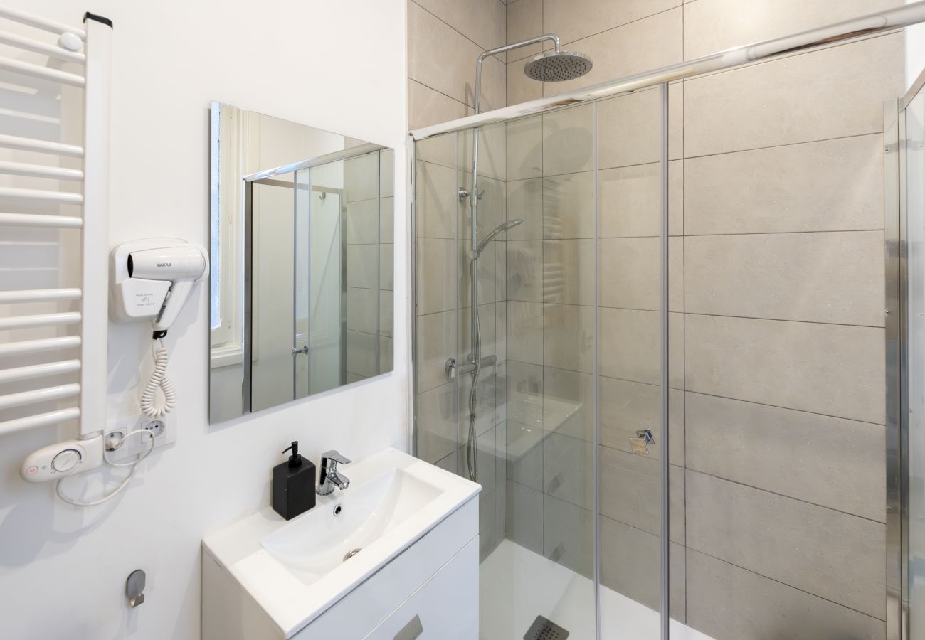 Quarto em Madrid - Berlín: habitación con comodidad y zonas compartidas Gran Vía-Madrid.Temporal Quarto em Madrid - Berlín: habitación con comodidad y zonas compartidas Gran Vía-Madrid.Temporal