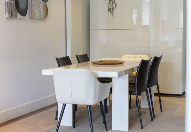 Apartamento em Madrid - Dúplex de 3 Dormitorios – Amplio, Luminoso cerca del Paseo de la Castellana .Temporal Apartamento em Madrid - Dúplex de 3 Dormitorios – Amplio, Luminoso cerca del Paseo de la Castellana .Temporal