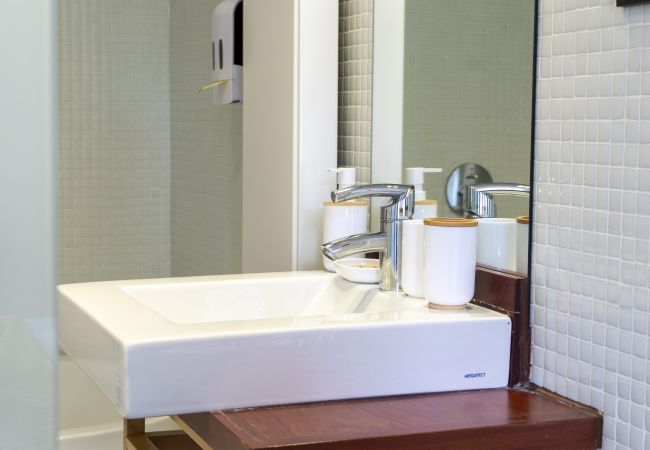 Apartamento em Madrid - Dúplex de 3 Dormitorios – Amplio, Luminoso cerca del Paseo de la Castellana .Temporal Apartamento em Madrid - Dúplex de 3 Dormitorios – Amplio, Luminoso cerca del Paseo de la Castellana .Temporal