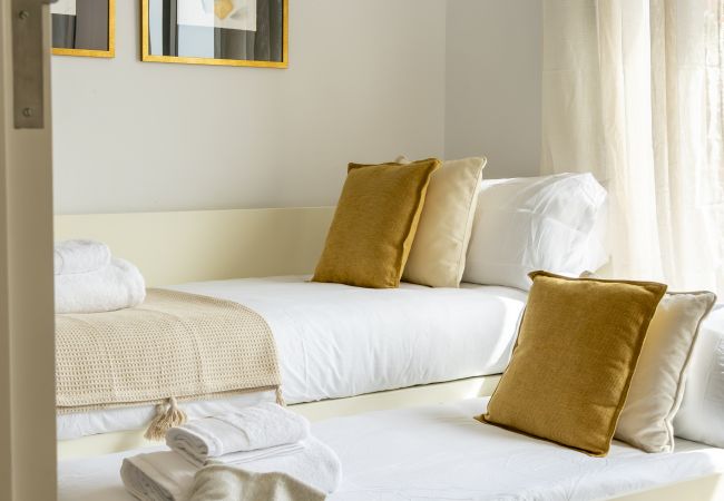 Apartamento em Madrid - Dúplex de 3 Dormitorios – Amplio, Luminoso cerca del Paseo de la Castellana .Temporal Apartamento em Madrid - Dúplex de 3 Dormitorios – Amplio, Luminoso cerca del Paseo de la Castellana .Temporal