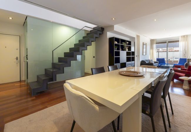 Apartamento em Madrid - Dúplex de 3 Dormitorios – Amplio, Luminoso cerca del Paseo de la Castellana .Temporal Apartamento em Madrid - Dúplex de 3 Dormitorios – Amplio, Luminoso cerca del Paseo de la Castellana .Temporal