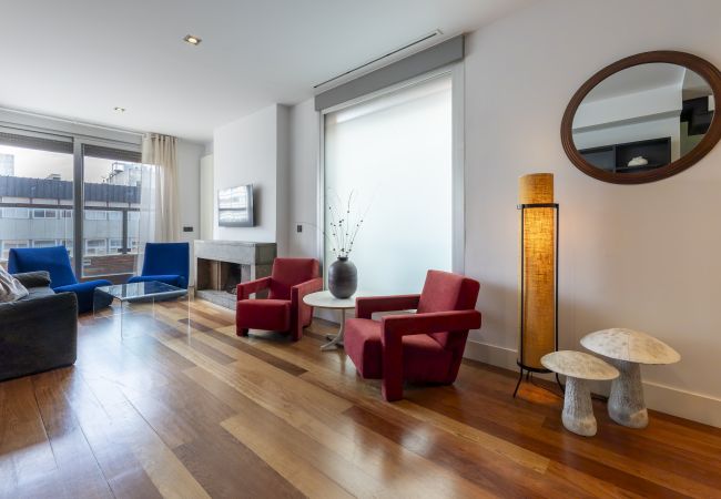 Apartamento em Madrid - Dúplex de 3 Dormitorios – Amplio, Luminoso cerca del Paseo de la Castellana .Temporal Apartamento em Madrid - Dúplex de 3 Dormitorios – Amplio, Luminoso cerca del Paseo de la Castellana .Temporal